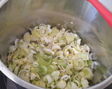 Foto del paso 2 de la receta: Champiñones con col y jamón