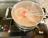Foto del paso 6 de la receta: Tarta de chocolate muy húmeda con cobertura cremosa