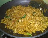 Foto langkah ke 5 dari resep Mie Goreng Jawa.