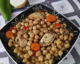 Foto del paso 7 de la receta: Guiso de garbanzos con pollo en olla exprés