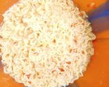 A picture of step 3 of Fried indomie.