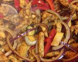 A picture of step 5 of Pineapple-fried rice with chicken and cashew nuts.