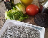 Foto del paso 1 de la receta: Ensalada templada de gulas