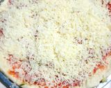 Foto langkah ke 5 dari resep Pizza mozzarella sosis.