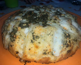 Foto del paso 5 de la receta: Pan casero de ajo relleno de queso y especias🥯🧄🧀🌿