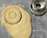 Foto langkah ke 4 dari resep Donat tape empuk.