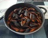 Foto del paso 6 de la receta Mejillones en salsa marinera