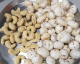 शाही काजू पनीर मखाना करी(sahi kaju paneer makha curry recipe in hindi) रेसिपी चरण 2 फोटो