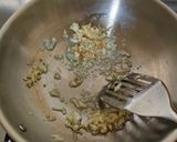 Foto langkah ke 4 dari resep Nasi Tim Ayam Jamur.