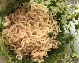 รูปขั้นตอนการทำที่ 3 ของ บะหมี่กึ่งสำเร็จรูปซอสเพสโต้