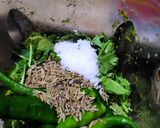A picture of step 1 of Hari chutney.