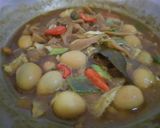 Foto langkah ke 3 dari resep Tongseng Telur Jamur Tiram Tanpa Santan.