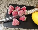 Une image de l'étape 1 de Milkshake fraises pistaches 🍓.