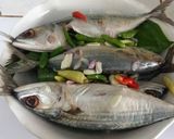 Foto langkah ke 1 dari resep Tim Ikan Kembung Plus Asam Jawa.