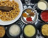 A picture of step 2 of Lahori Chikar Cholay.