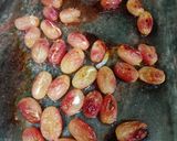 Foto del paso 1 de la receta Canapés de uvas asadas y nueces