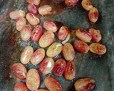 Foto del paso 1 de la receta: Canapés de uvas asadas y nueces