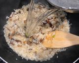 Foto del passaggio 6 della ricetta Risotto con Champignon e speck🍄‍🟫🥓🍛