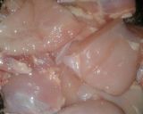 Foto del paso 1 de la receta: Pollo al verdeo con papas a la española