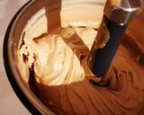 Une image de l'étape 3 de Glace au twix sans œufs.