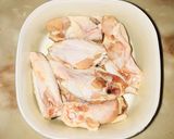 A picture of step 1 of Crispy spicy wings.