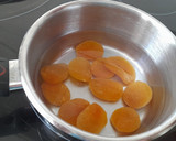 Foto del paso 1 de la receta: Langostinos al curry con orejones