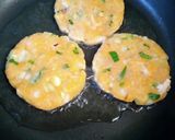 Foto langkah ke 4 dari resep Chicken Burger.