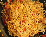 Foto del paso 3 de la receta: Fideos chinos con soja, curry y verduras
