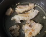 รูปขั้นตอนการทำที่ 1 ของ หมูสามชั้นผัดผักแขนง by.รถเมล์เด็กหอ