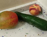 Foto del paso 1 de la receta: Lasaña de calabacín con mango y melocotón