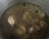 A picture of step 3 of Chicken Stock / Yahkni.