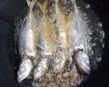 Foto langkah ke 2 dari resep Ikan Dencis tumis.