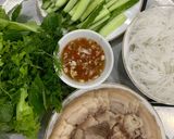 Hình bước làm 2 của món Ba chỉ cuốn rau thơm