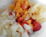 Foto del paso 2 de la receta Macedonia de frutas con nata