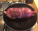 Foto del paso 4 de la receta: Falda de ternera rellena de jamón y pera 