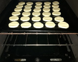 Foto del paso 4 de la receta: Alfajorcitos tipo "Maizena" con harina (SIN MANTECA)