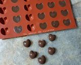 Une image de l'étape 6 de Chocolat fourré caramel noisettes ☕.