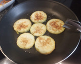 Foto del paso 3 de la receta: Tortilla francesa con berenjenas, queso y tortilla mexicana