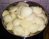 A picture of step 2 of Mix veg rawa idli.