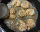 A picture of step 2 of Golden fry prawns/deep fry.