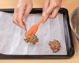 Foto langkah ke 7 dari resep Chewy Chocolate Chip Cookies.