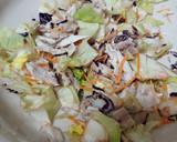 Foto del paso 2 de la receta: Ensalada con pollo y aguacate
