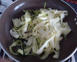 Foto del paso 2 de la receta: Huevo poché con calabacín y setas