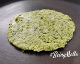 A picture of step 4 of Spinach Thalipeeth.