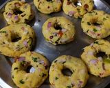 लेफ्ट ओवर पोहा डोनट्स(left over poha doughnut recipe in hindi) रेसिपी चरण 3 फोटो