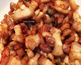 Hình bước làm 2 của món Tôm Rang Thịt Ba Chỉ 🦐 🐷