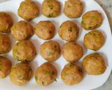 Une image de l'étape 2 de Boulettes de poulet haché en sauce crémeuse.