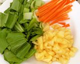 Foto langkah ke 1 dari resep Pineapple Rice.