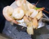 Foto langkah ke 2 dari resep Sup Ayam kaldu udang.