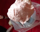 A picture of step 5 of Butter cream flowers.